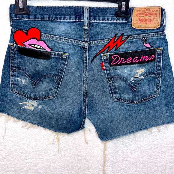 Levis 569 Cut Off Distressed Denim Shorts Womens 30/31 Patches Y2K Festival‎ - Picture 2 of 10